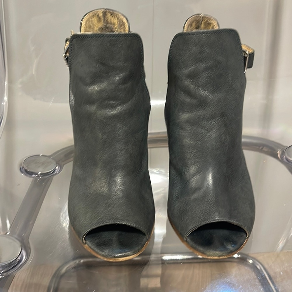 Steve Madden Tourquise Heeled peep toes